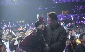 现场演唱吃瓜群众,吃瓜群众热议不断!