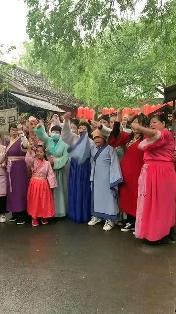 话剧表演吃瓜群众,揭秘幕后众生相